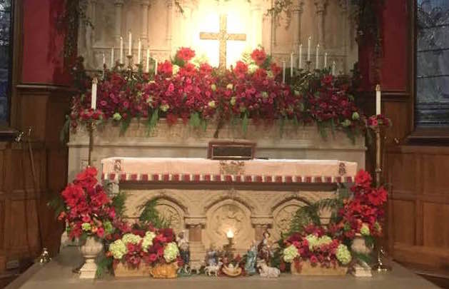 all-saints-altar-christmas