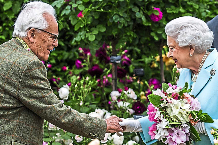 David Austin and Queen Elizabeth II, display of English Roses at the RHS Chelsea Flower Show