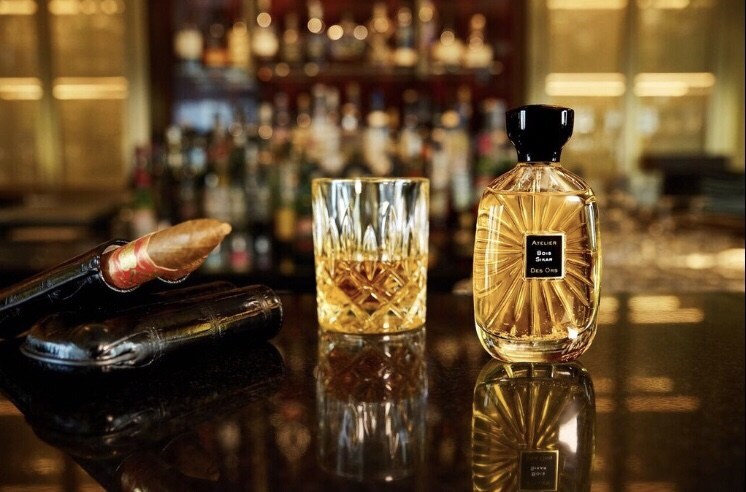 Bois Sikar eau de parfum by Atelier des Ors, with whisky and cigar