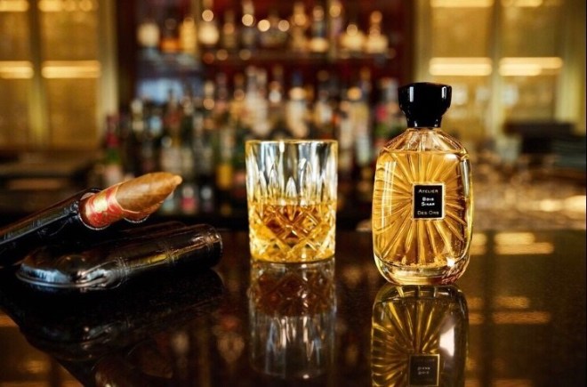 Bois Sikar eau de parfum by Atelier des Ors, with whisky and cigar